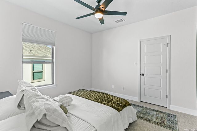 330 Navarro, Boerne, TX 78006