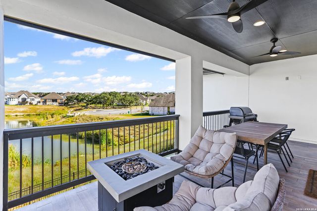 330 Navarro, Boerne, TX 78006