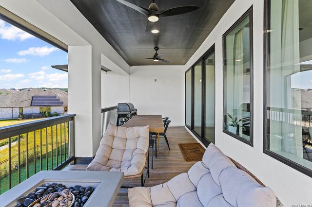 330 Navarro, Boerne, TX 78006