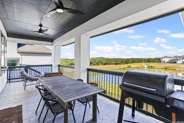 330 Navarro, Boerne, TX 78006