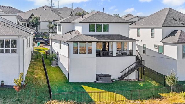 330 Navarro, Boerne, TX 78006