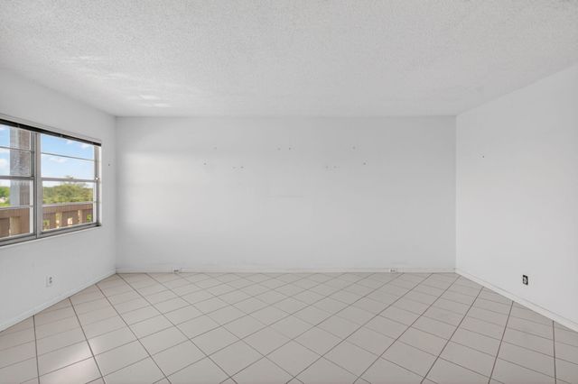 4059 Guildford D, Boca Raton, FL 33434
