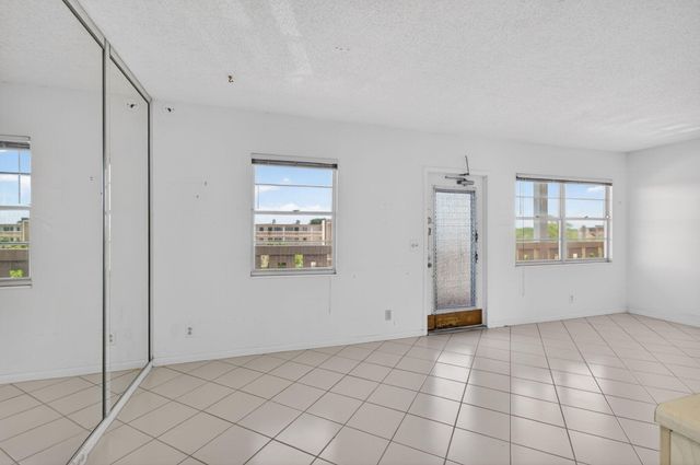 4059 Guildford D, Boca Raton, FL 33434