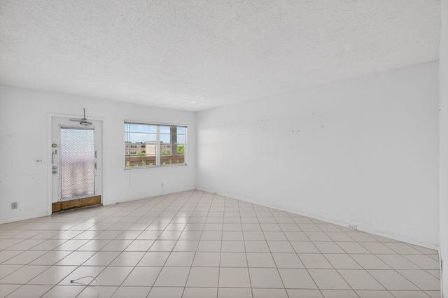 4059 Guildford D, Boca Raton, FL 33434