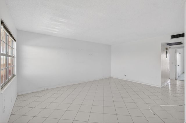4059 Guildford D, Boca Raton, FL 33434