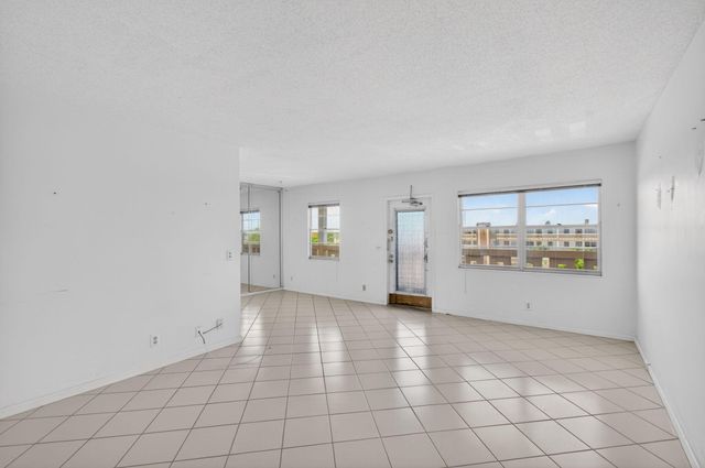 4059 Guildford D, Boca Raton, FL 33434