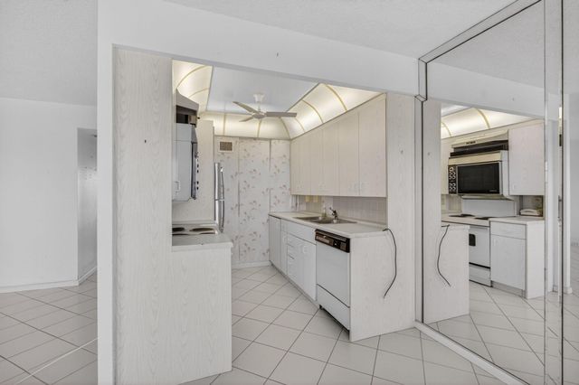 4059 Guildford D, Boca Raton, FL 33434