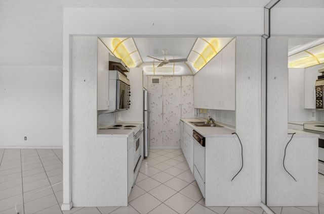 4059 Guildford D, Boca Raton, FL 33434