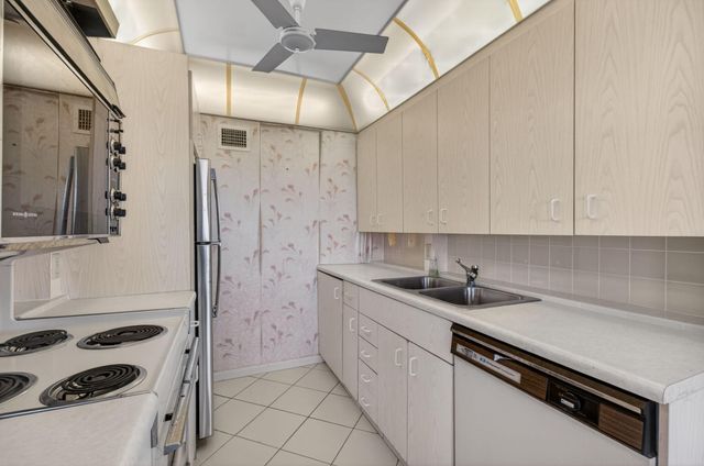 4059 Guildford D, Boca Raton, FL 33434