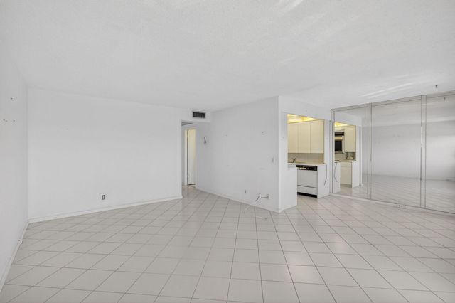 4059 Guildford D, Boca Raton, FL 33434