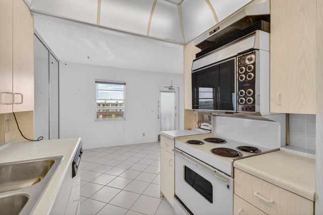 4059 Guildford D, Boca Raton, FL 33434