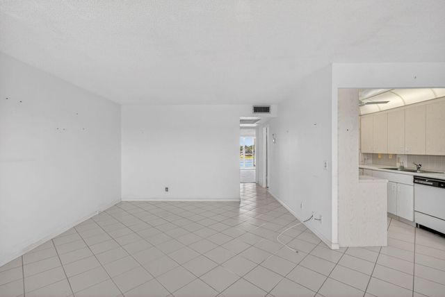 4059 Guildford D, Boca Raton, FL 33434