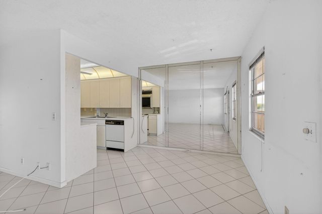 4059 Guildford D, Boca Raton, FL 33434