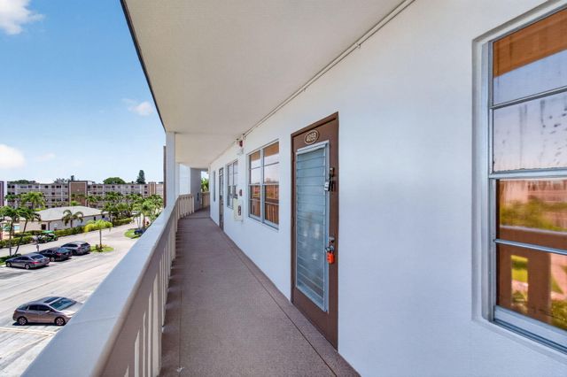 4059 Guildford D, Boca Raton, FL 33434