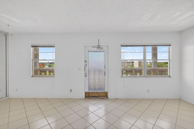 4059 Guildford D, Boca Raton, FL 33434