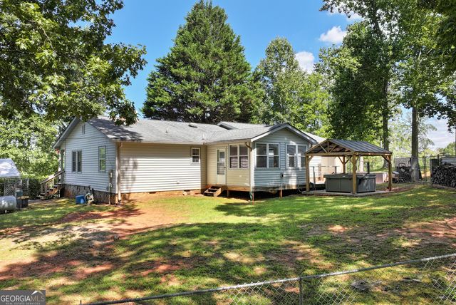 303 Jennys Cove Road, Cleveland, GA 30528