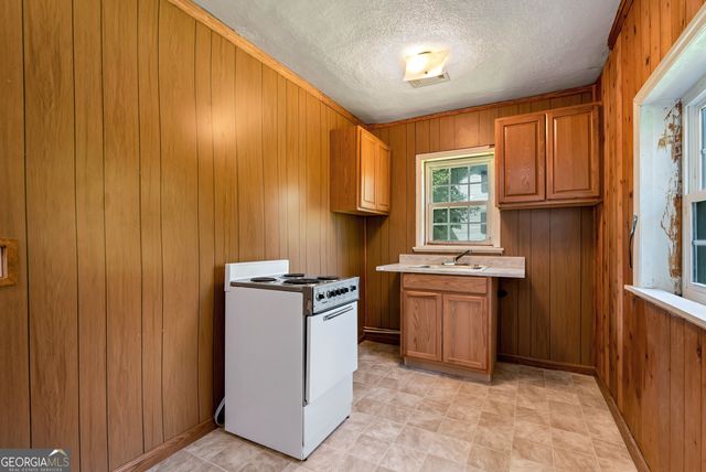 303 Jennys Cove Road, Cleveland, GA 30528