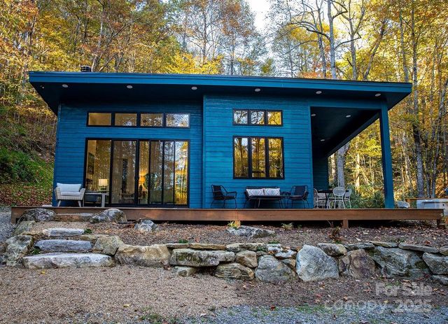 808 Mountain Cove Road, Hendersonville, NC 28792