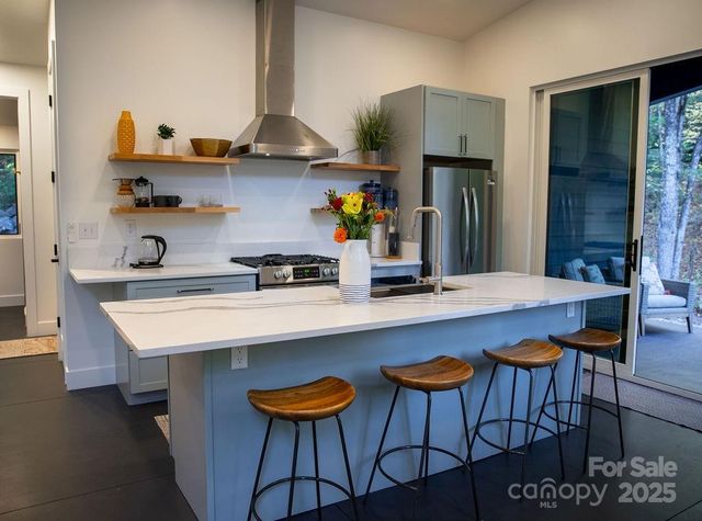 808 Mountain Cove Road, Hendersonville, NC 28792