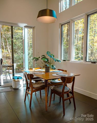 808 Mountain Cove Road, Hendersonville, NC 28792