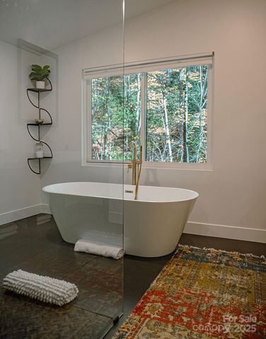 808 Mountain Cove Road, Hendersonville, NC 28792