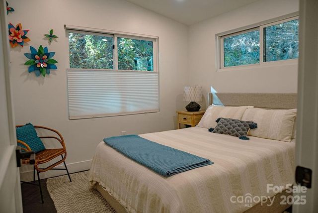 808 Mountain Cove Road, Hendersonville, NC 28792