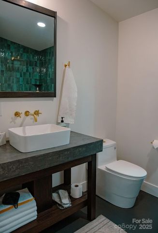 808 Mountain Cove Road, Hendersonville, NC 28792