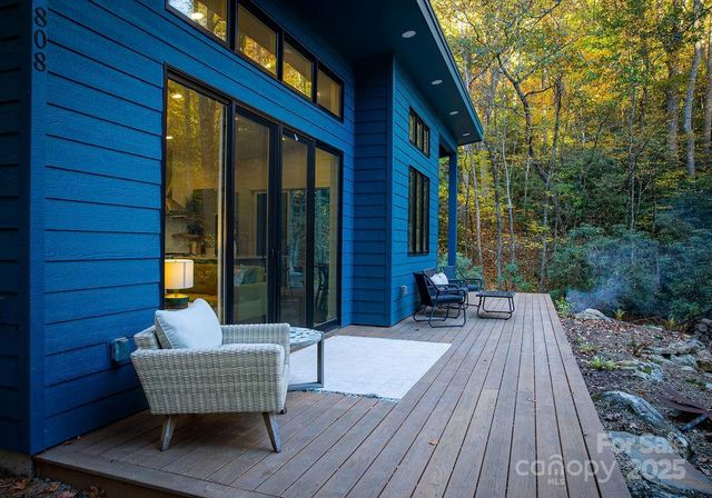 808 Mountain Cove Road, Hendersonville, NC 28792