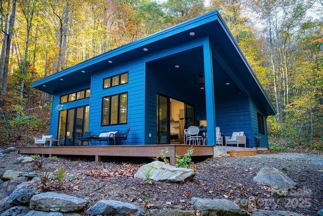 808 Mountain Cove Road, Hendersonville, NC 28792