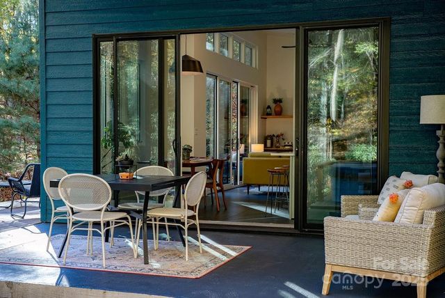 808 Mountain Cove Road, Hendersonville, NC 28792