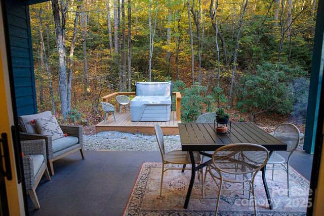 808 Mountain Cove Road, Hendersonville, NC 28792