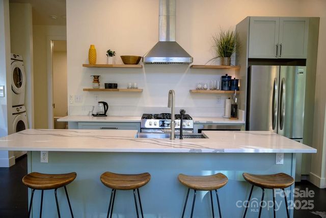 808 Mountain Cove Road, Hendersonville, NC 28792