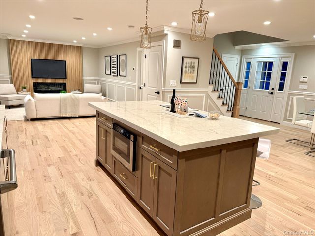 3 Narkin Court, Hicksville, NY 11801