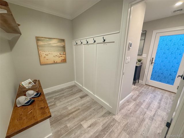 3 Narkin Court, Hicksville, NY 11801