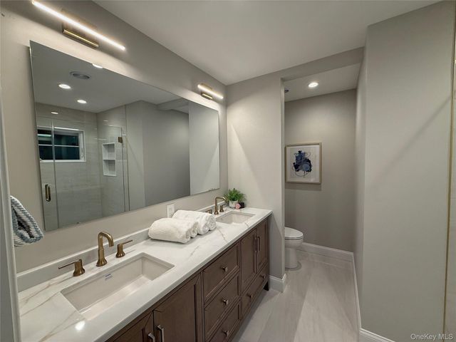 3 Narkin Court, Hicksville, NY 11801