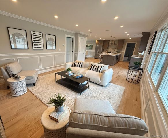 3 Narkin Court, Hicksville, NY 11801