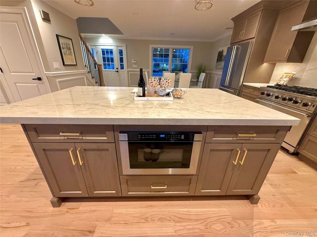 3 Narkin Court, Hicksville, NY 11801