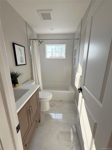 3 Narkin Court, Hicksville, NY 11801