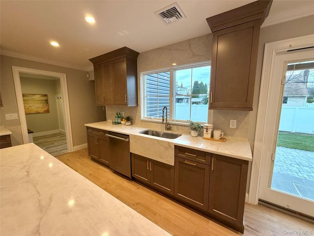 3 Narkin Court, Hicksville, NY 11801