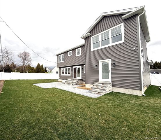 3 Narkin Court, Hicksville, NY 11801