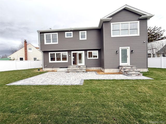 3 Narkin Court, Hicksville, NY 11801