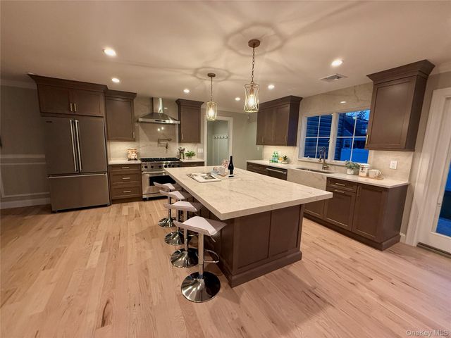 3 Narkin Court, Hicksville, NY 11801