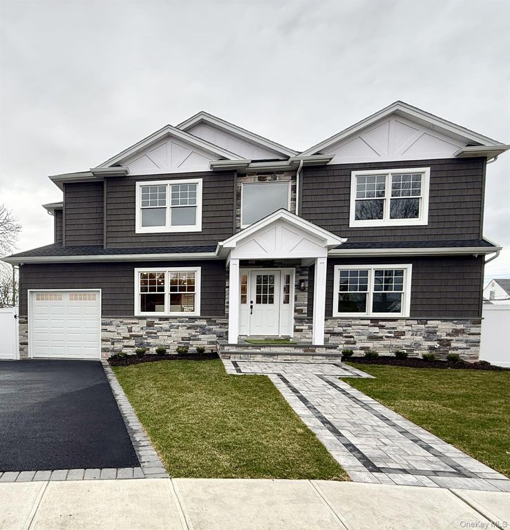 3 Narkin Court, Hicksville, NY 11801