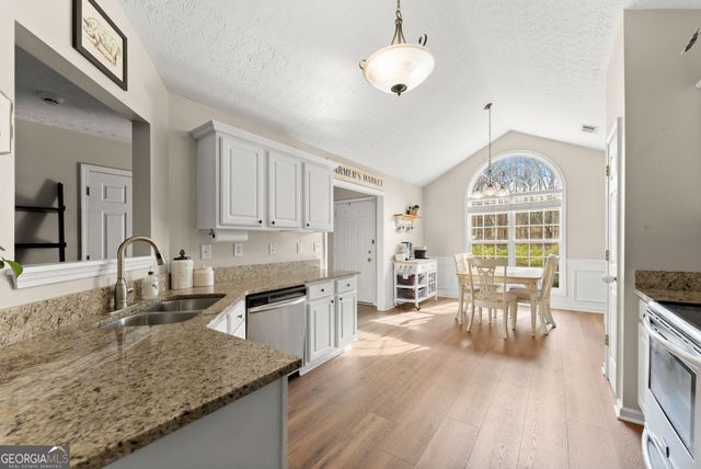 1360 Platinum Drive, Hoschton, GA 30548