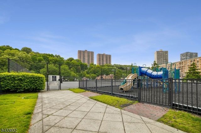 24 Ave At Port Imperial 215, West New York Town, NJ 07093