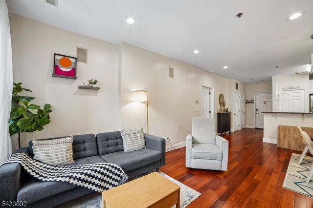 24 Ave At Port Imperial 215, West New York Town, NJ 07093