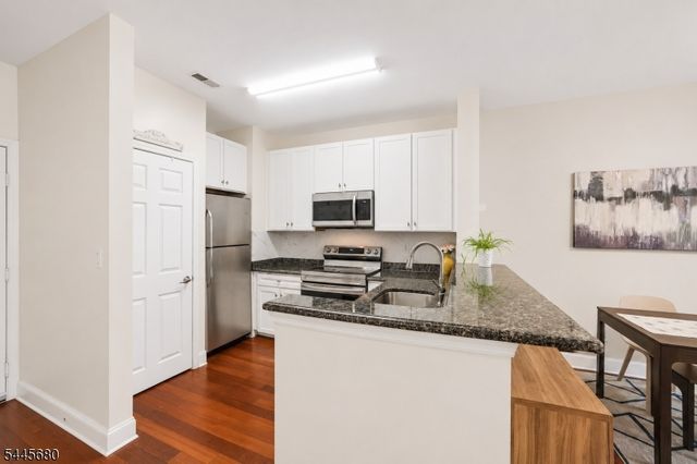 24 Ave At Port Imperial 215, West New York Town, NJ 07093