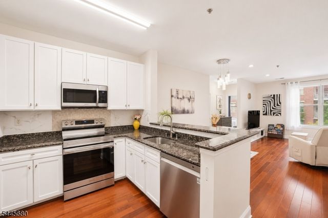 24 Ave At Port Imperial 215, West New York Town, NJ 07093