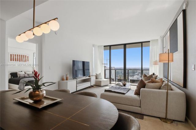 88 SW 7th St 2404, Miami, FL 33131