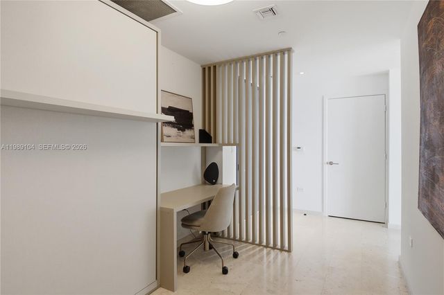 88 SW 7th St 2404, Miami, FL 33131